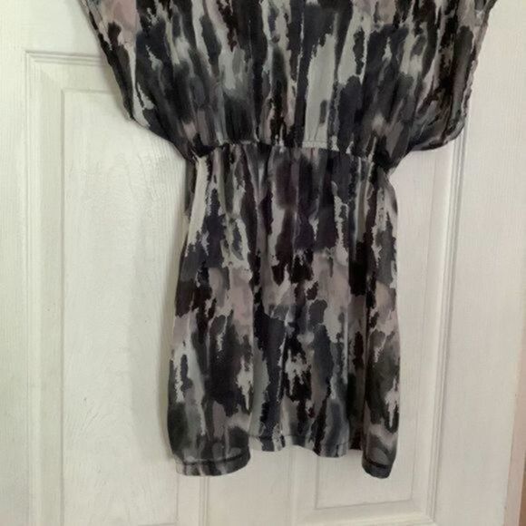Logix gray & black printed sleeveless empire waist beach coverup size small - Picture 13 of 13